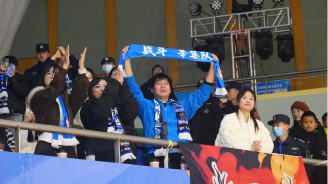 开云平台入口-“河北五超”辛集球迷王明辉：车轮丈量热爱 热血点亮看台