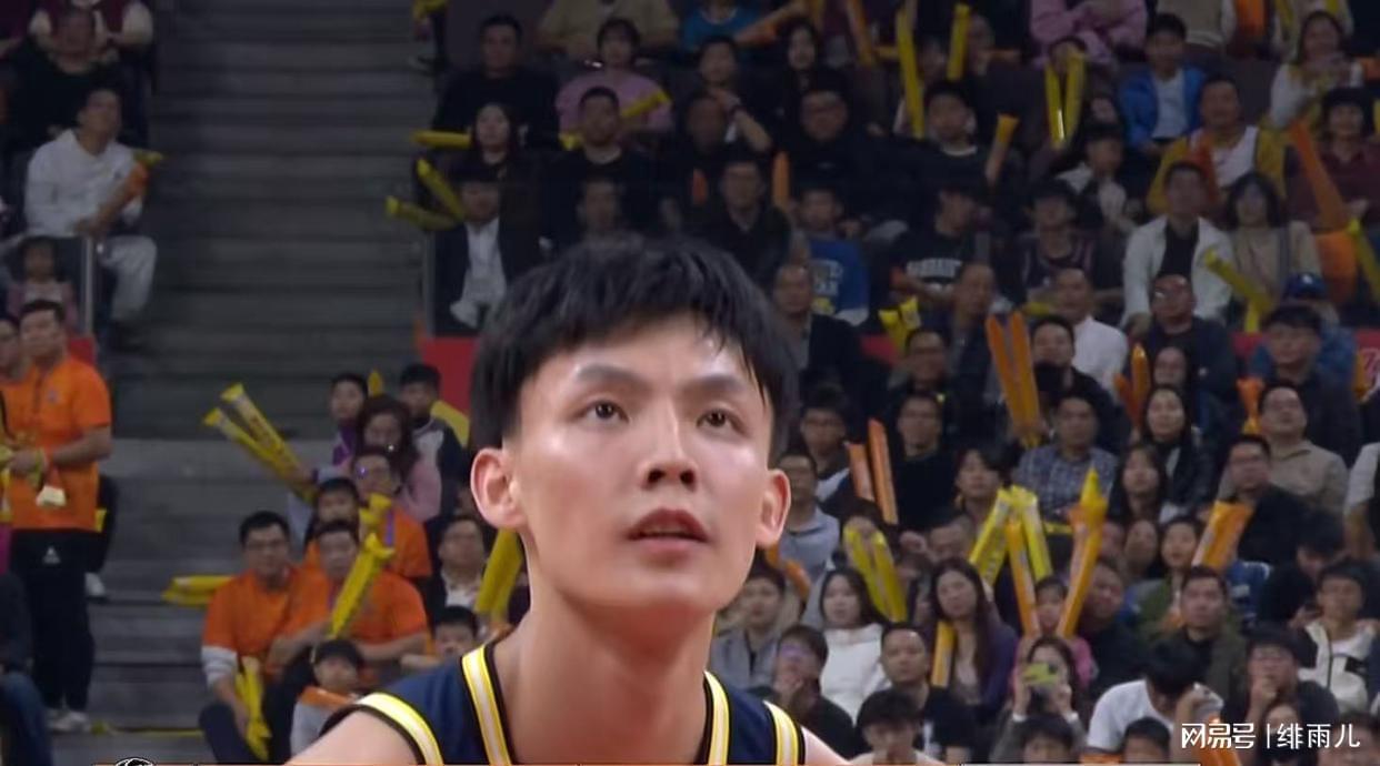 开云APP下载-两连败后！广东队变阵，杜锋召回张文逸，挤走徐杰，取代陈家政！